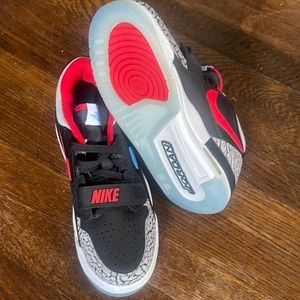 Low top Jordan’s Boys 5.5